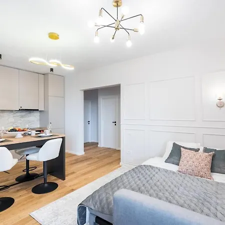 アパート Stunning Views 3br Sunny Flat - Amazing Terrace ブカレスト
