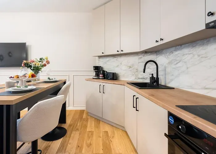 Stunning Views 3br Sunny Flat - Amazing Terrace * Bükreş